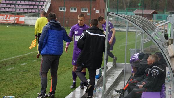 Több fiatalt is pályára küldött Schindler Szabolcs – (Fotó: behir.hu)