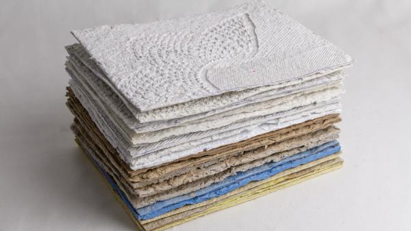 Papírmerítés. Fotó: Pete Norbert