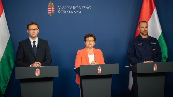Izer Norbert, Müller Cecília és Gál Kristóf (MTI/kormany.hu/Botár Gergely)