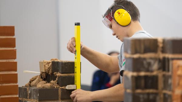napjainkban másképp kell megoldani a gyakorlati oktatást. Fotó: BMKIK