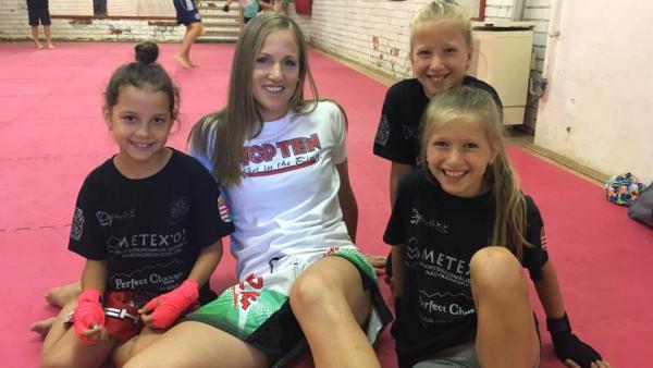 Marton Klára és tanítványai. Fotó: Magyar Kick-box Szakszövetség: 