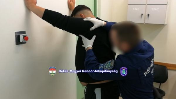 Internetes csalássorozatot derítettek fel a békéscsabai nyomozók. Forrás: police.hu