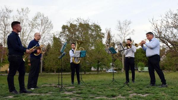 A Tisza Kvintet Békéscsabán, a Lencsési-lakótelepen is zenélt (fotó: Such Tamás)