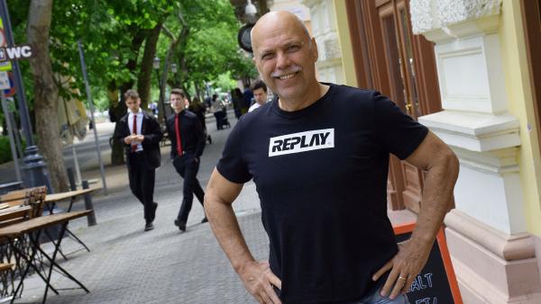 Szedoglavits István a főtéren