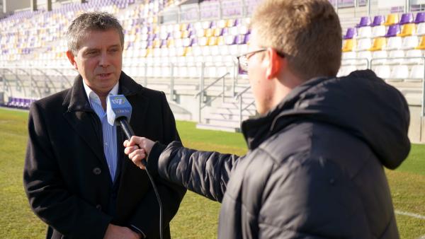 Kozma János értékel a 7.Tv stábjának – (Fotó: Bagi József)