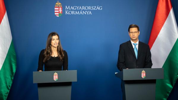 Szentkirályi Alexandra és Gulyás Gergely (MTI/kormany.hu/Botár Gergely)