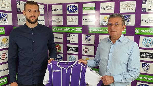 Bora György (balra) és Kozma János igazgatósági elnök (Fotó: 1912elore.hu)