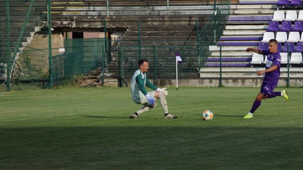 Szalai Dániel (lilában) szerezte a harmadik csabai gólt (Fotó: Milyó Pál)