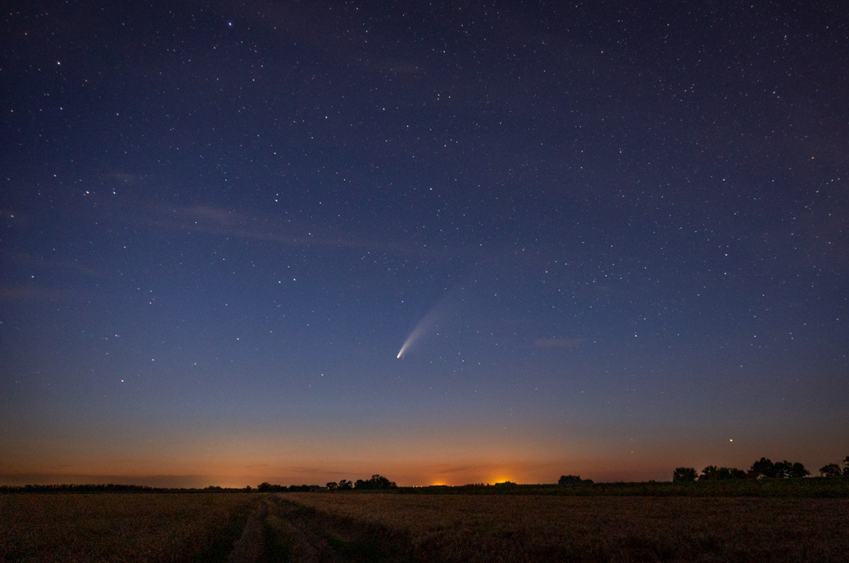 A Neowise üstökös Békéstől nem messze. Fotó: behir.hu/Varga Diána