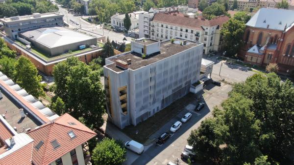 Drónfelvétel a Körös Hotelről 2020. július 29-én. Fotó: behir.hu