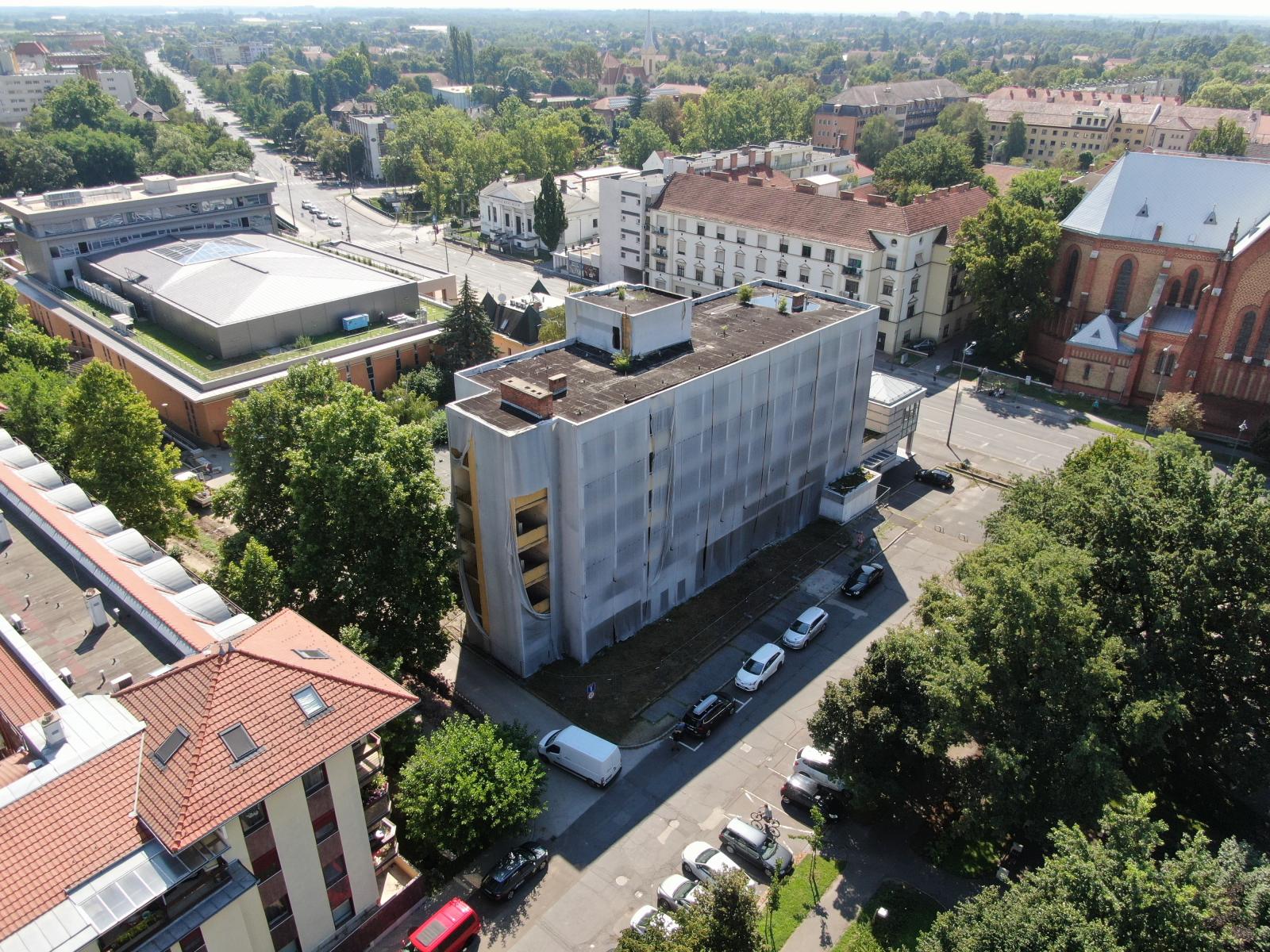 Drónfelvétel a Körös Hotelről 2020. július 29-én. Fotó: behir.hu