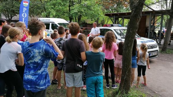 Bűnmegelőzési előadás Dánfokon. Fotó: police.hu