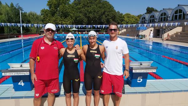 Tóth András vezetőedző, Veres Laura, Mácsok Fruzsina és Juhász Jácint szárazföldi edző. Fotó: Papp Ádám / behir.hu