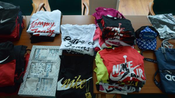 Garázsbutik bukott le Békéscsabán. Fotó: NAV