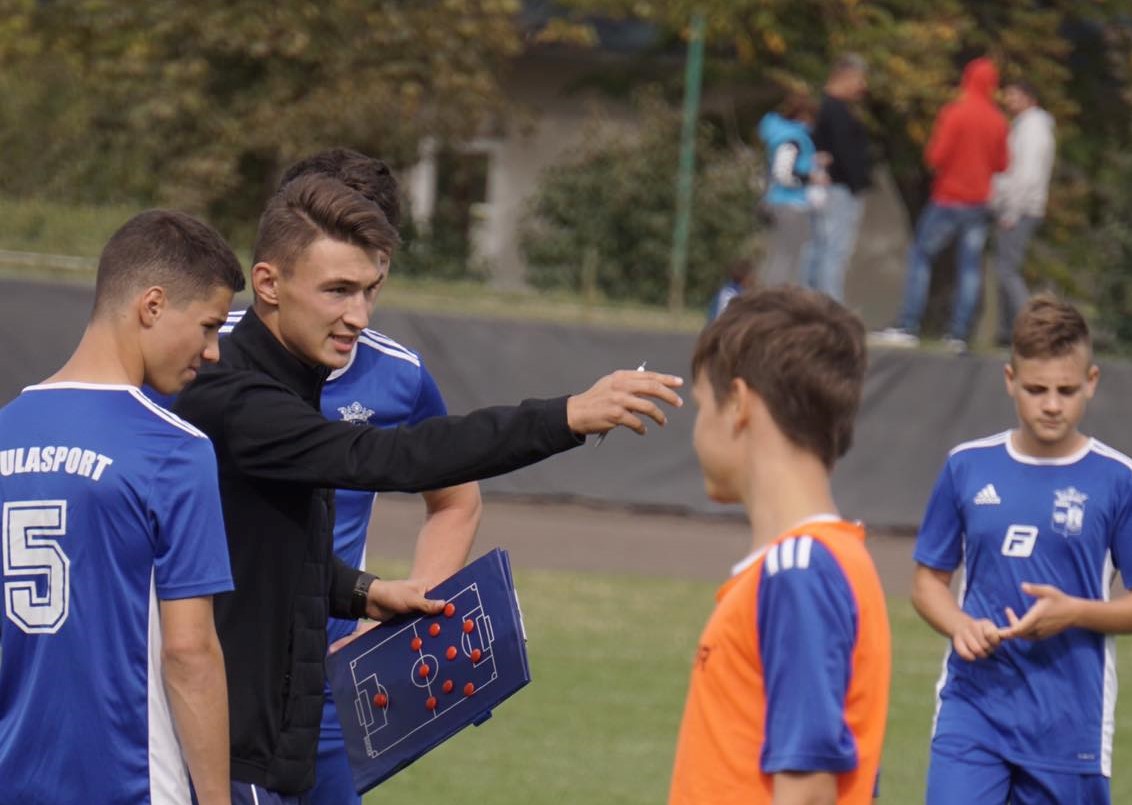 A játékosai kicsivel fiatalabbak az edzőjüknél, de tisztelik Petri Barnabást – (Fotó: Boka Tibor)