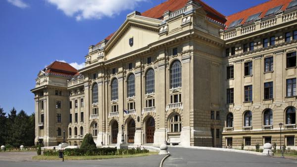 A Debreceni Egyetem főépülete (Forrás: MTI)