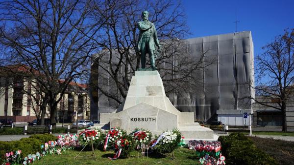 Kossuth Lajos szobra idén, március 15-én (fotó: Szilágyi Viktória)