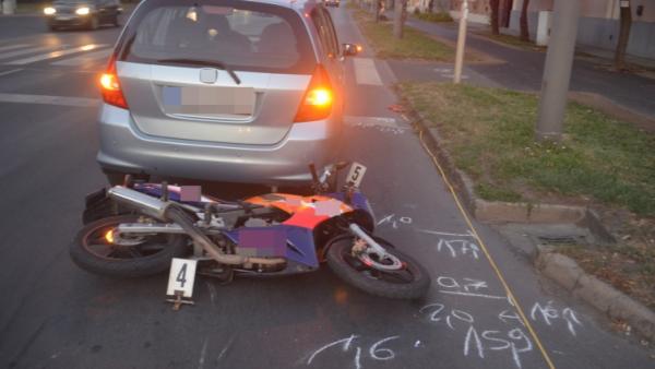 Motoros és autós ütközött 2020.09.14.-én. Forrás: police.hu