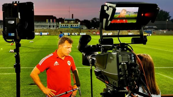 Schindler Szabolcs interjúja az M4 Sportnak – (Fotó: vasasfc.hu)