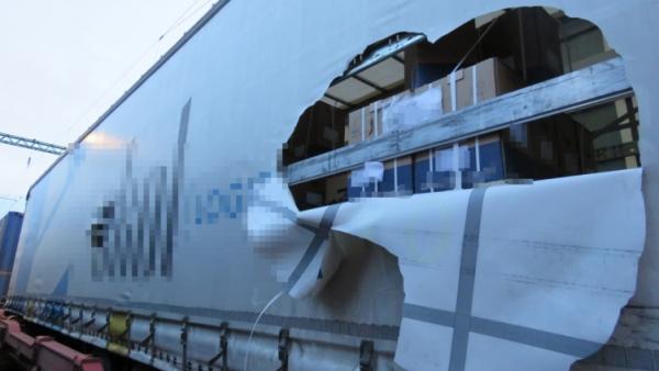 Tehervonatról loptak, büntetőeljárás indult ellenük. Forrás: police.hu