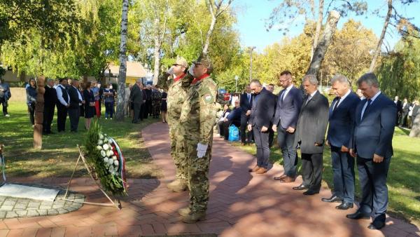 Megemlékezés Békéscsabán (fotó: Szarvas Péter facebook oldala)