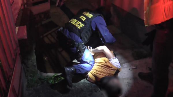 Paplanokkal házalókra csaptak le a rendőrök Orosházán. Fotó: police.hu