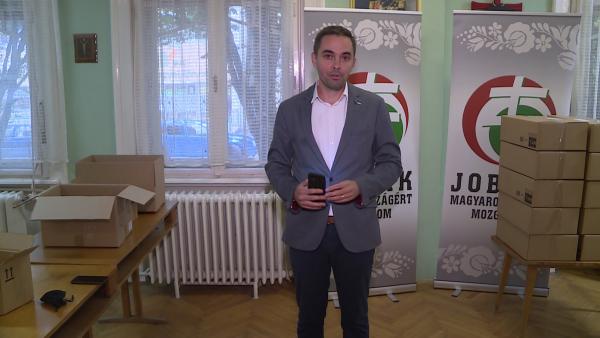 Idősek világnapja alkalmából ajándékozott a Jobbik Fotó: Kugyelka Attila