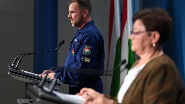 Gál Kristóf és Müller Cecília (fotó: koronavirus.gov.hu)