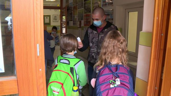 Hőmérsékletmérés a Jankay iskolában. Fotó: 7.TV/Ujházi György