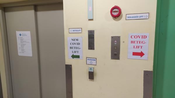 Külön lifttel közlekedhetnek a betegek az Orosházi Kórházban. Fotó: Melega Krisztián/Orosházi Kórház