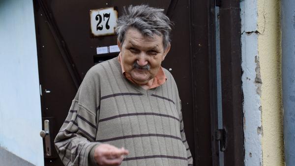 Notesz Laci a porta előtt