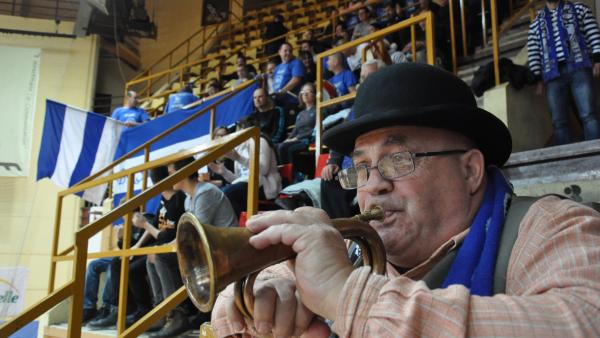 Joe Miano üdvölzli Joe Bident