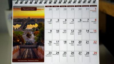 Hiányos asztali naptár – Fotó: behir.hu/Such Tamás