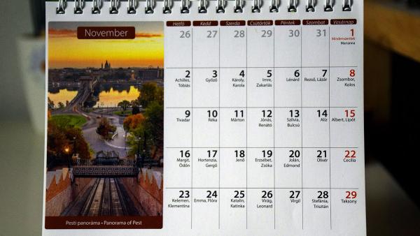 Hiányos asztali naptár – Fotó: behir.hu/Such Tamás