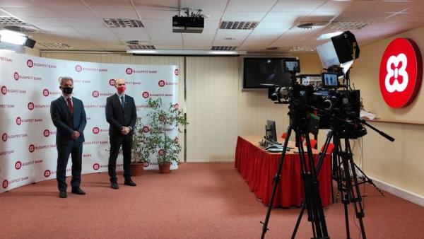 Ezúttal a díjazottak nem lehettek jelen, Szarvas Péter és Klaukó Ákos videoüzenetben gratulált