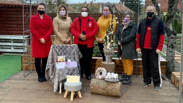 Jótékonysági licitet tartottak a Viharsarki Koraszülöttmentő Alapítvány számára. Fotó: Vincze Attila / behir.hu