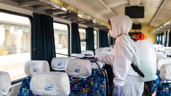 Vonatfertőtlenítés. Forrás: MÁV