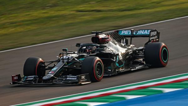 Lewis Hamilton Imolában – (Fotó: XPB)