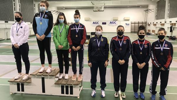 Dékány Kinga a dobogó tetején (Fotó: hunfencing.hu)