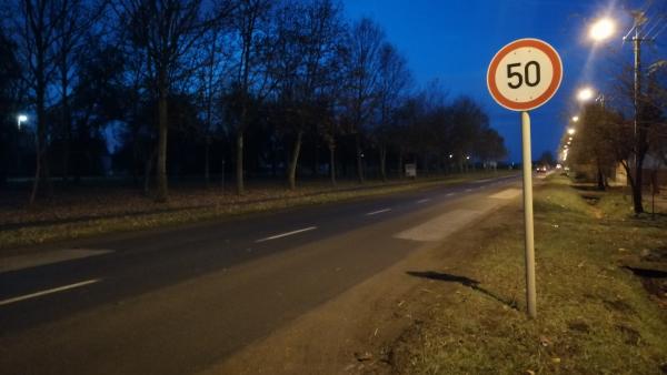 Ötvenes tábla vette át a hetvenes helyét – (Fotó: Hidvégi Dávid/behir.hu)