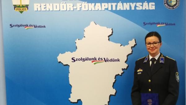 Országos elismerésben részesült Szilágyi Ilona r. százados, a Békéscsabai Rendőrkapitányság bűnmegelőzési előadója. Fotó: police.hu