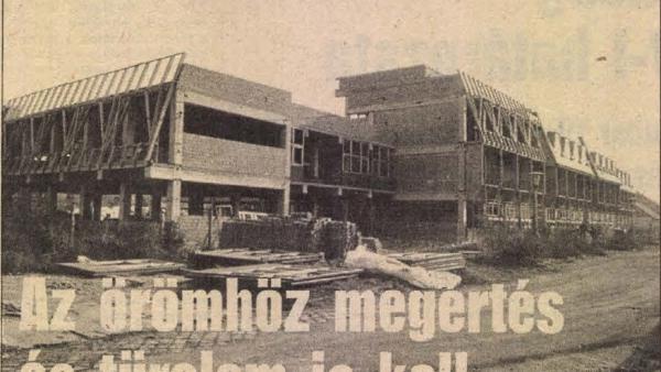 Az épülő iskola a Békés Megyei Népújság 1986. november 29-ei számában