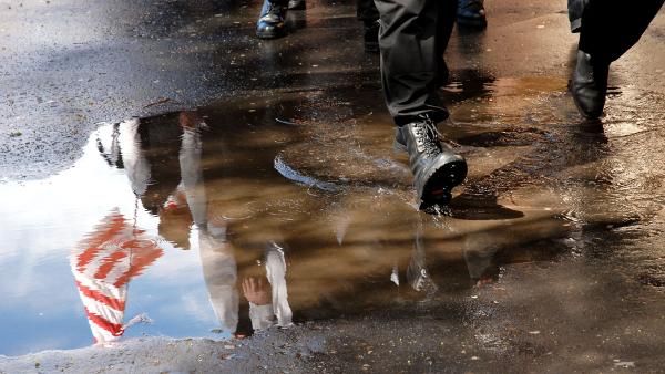 Gárdarajzás Békéscsabán, 2008. április 19-én – Fotó: behir/Such Tamás