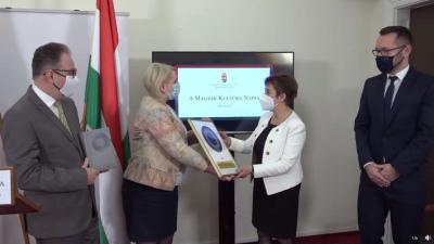 A Békés Megyei Könyvtár díjat kapott a magyar kultúra napján. Forrás: EMMI/Facebook