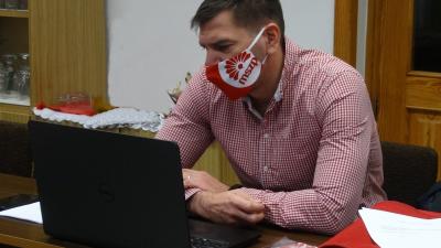 Miklós Attila, az MSZP békéscsabai szervezetének elnöke maszkban. Forrás: MSZP Békéscsaba