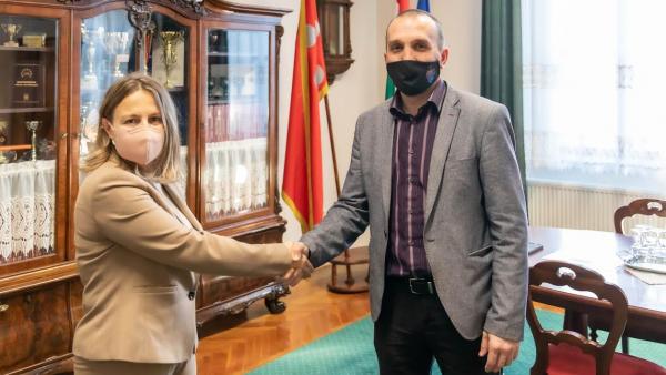 Dr. Pappné Darida Andrea és Kálmán Tibor, Békés polgármestere (Kép: Gazsó János)