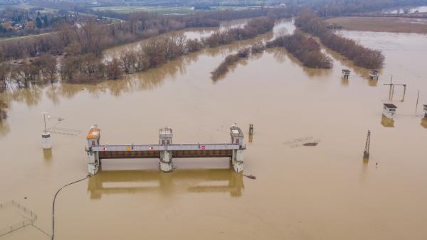 Hármas-Körös Békésszentandrási duzzasztó, tetőző árhullám. Fotó: Kövizig