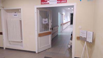 A képen az ideigelenes betegfelvételi hely bejárata látható. Fotó: Melega Krisztián/Orosházi Kórház