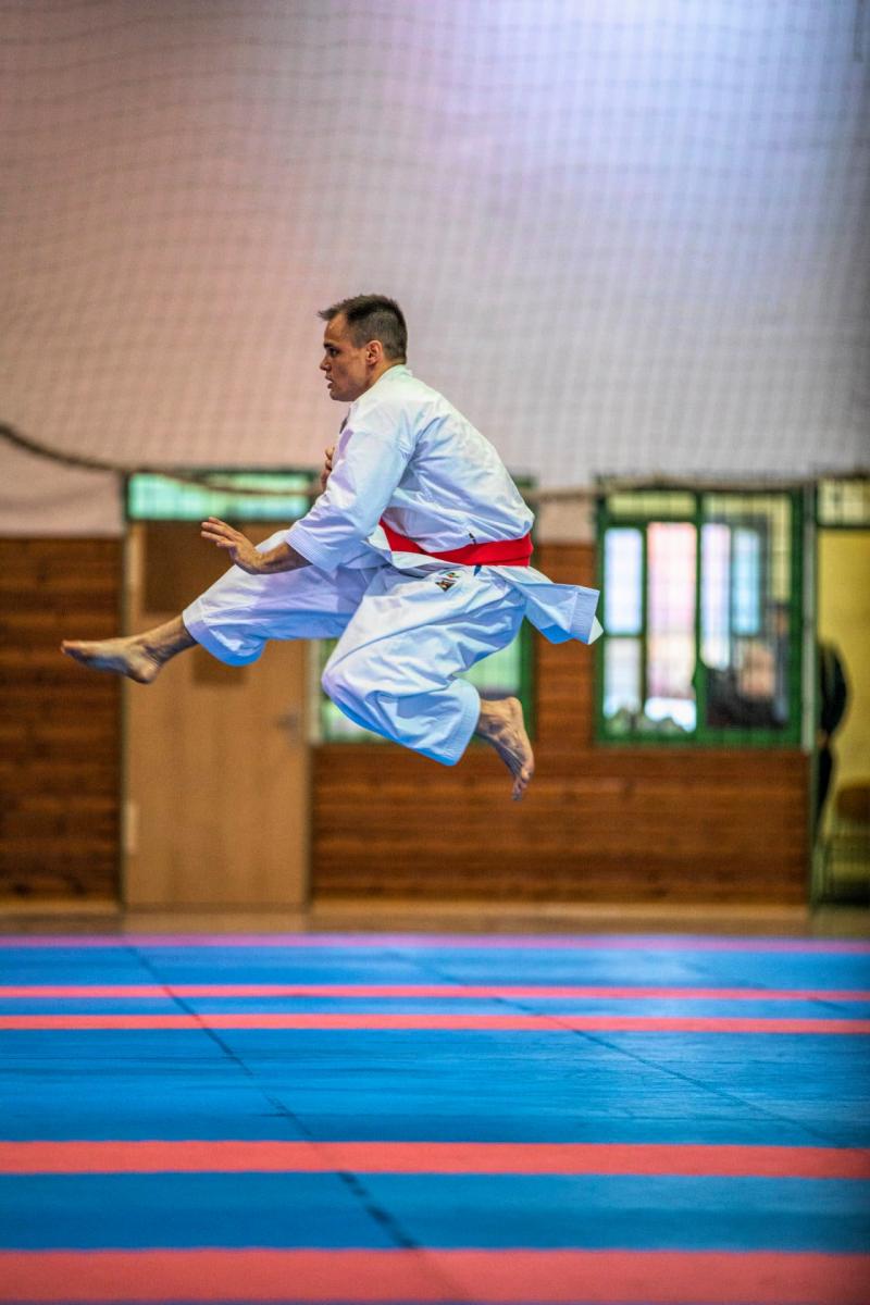 Pillanatkép a Hayashi Magyar WKF Karate Liga 4. fordulójáról – Nagy Botond a levegőben