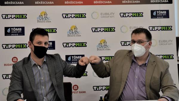 Papp Bálint és a klubelnök, Paláncz György (Fotó: Békéscsabai Előre NKSE)